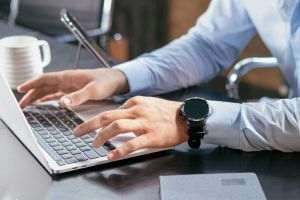 NN: Generaţia Z este mai interesată de asigurări decât generaţiile anterioare şi preferă soluţii digitale rapide